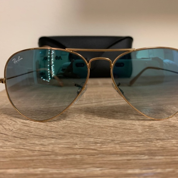 Classic Ray-Ban Gradient Aviators - Picture 3 of 3